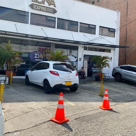 Hotel Zona Express Sandiego 메딜린 외부 사진