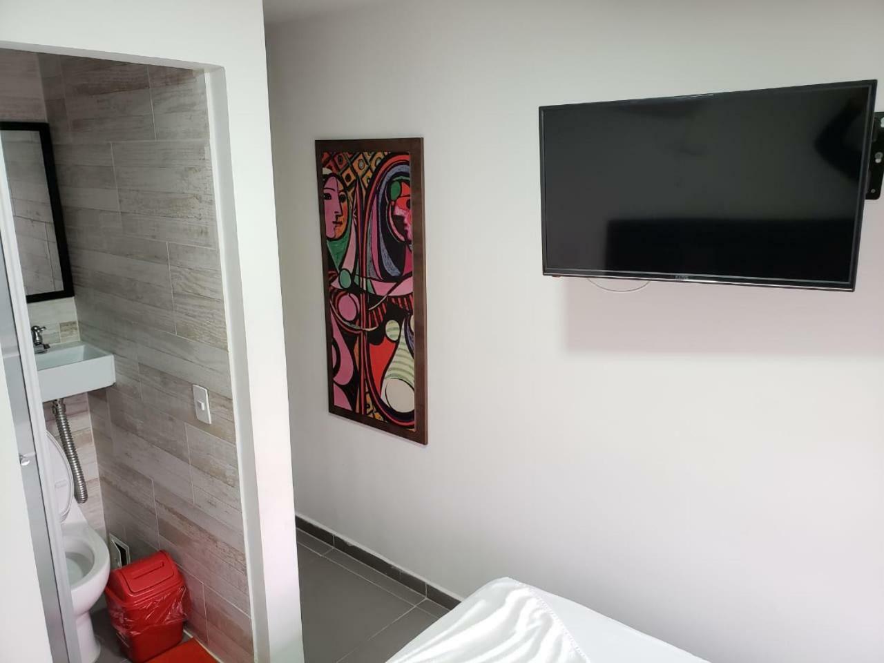 Hotel Zona Express Sandiego 메딜린 외부 사진